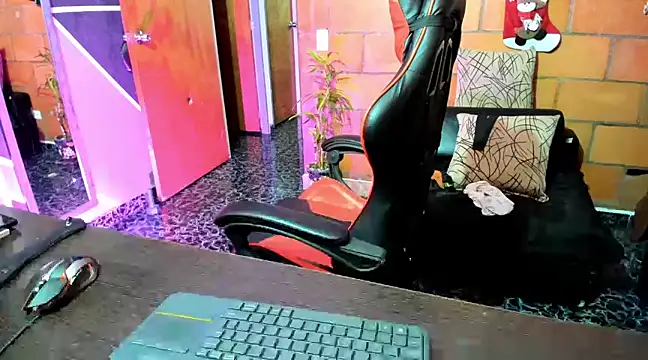 Snapshot of Adam_Valenciia chatting on February 2025 11:54:02 PM Adam Valenciia online show from February 2025 11:54:02 PM