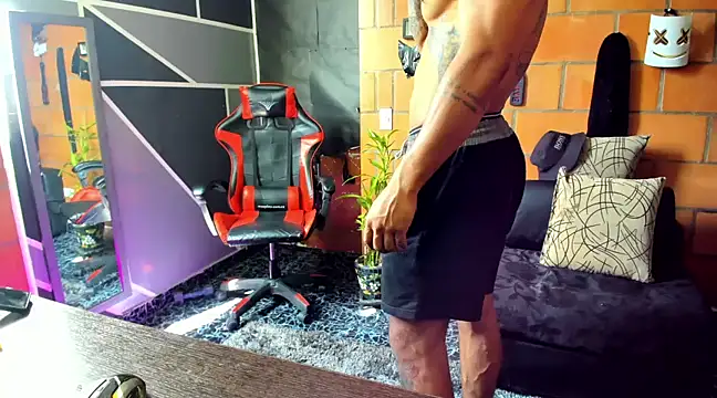 Snapshot of Adam_Valenciia chatting on March 2025 07:02:01 PM Adam Valenciia online show from March 2025 07:02:01 PM