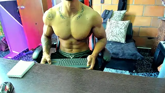 Snapshot of Adam_Valenciia chatting on March 2025 03:53:01 PM Adam Valenciia online show from March 2025 03:53:01 PM