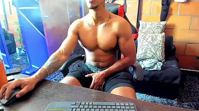 Snapshot of Adam_Valenciia chatting on March 2025 03:02:01 PM Adam Valenciia online show from March 2025 03:02:01 PM