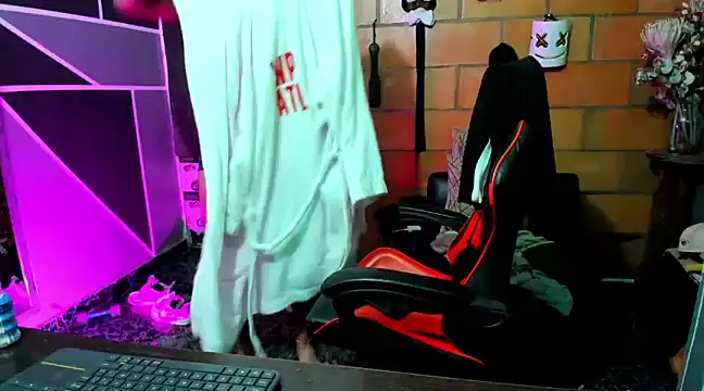 Snapshot of Adam_Valenciia chatting on March 2025 11:16:01 PM Adam Valenciia online show from March 2025 11:16:01 PM