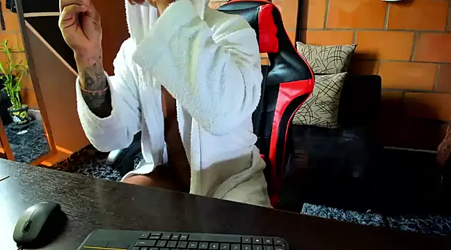 Snapshot of Adam_Valenciia chatting on March 2025 05:59:02 PM Adam Valenciia online show from March 2025 05:59:02 PM