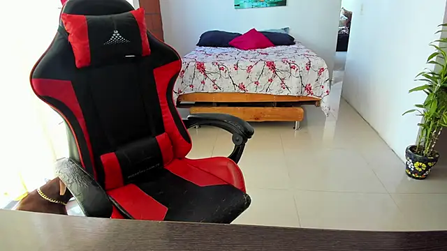 Snapshot of Adam_Valenciia chatting on October 2025 03:41:01 PM Adam Valenciia online show from October 2025 03:41:01 PM