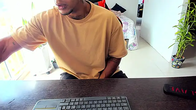 Snapshot of Adam_Valenciia chatting on November 2025 08:07:01 PM Adam Valenciia online show from November 2025 08:07:01 PM