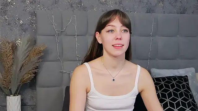 Snapshot of TheEmma chatting on January 2025 10:14:02 AM TheEmma online show from January 2025 10:14:02 AM