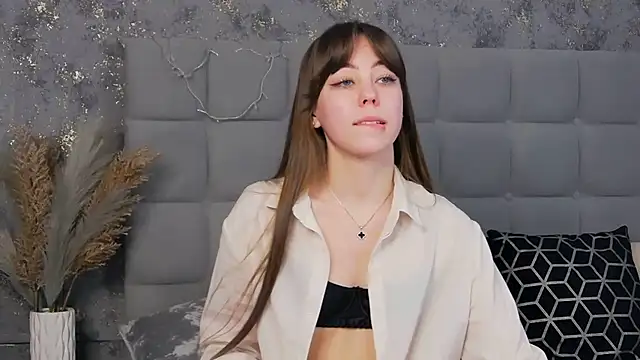 Snapshot of TheEmma chatting on January 2025 12:57:02 PM TheEmma online show from January 2025 12:57:02 PM