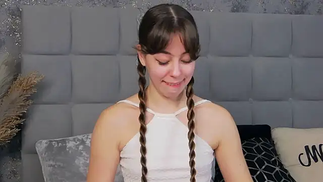 Snapshot of TheEmma chatting on January 2025 03:18:01 PM TheEmma online show from January 2025 03:18:01 PM