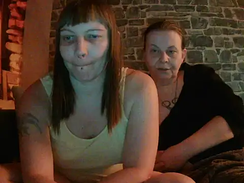 Snapshot of Sweet_Phoenix chatting on January 2025 09:34:02 PM Sweet Phoenix online show from January 2025 09:34:02 PM