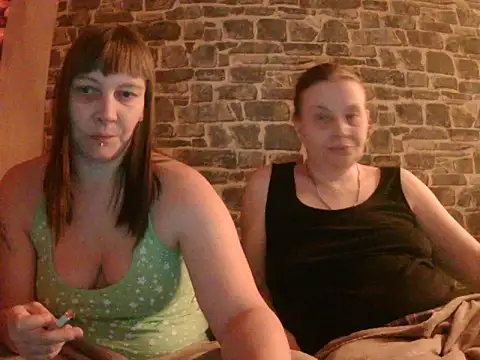 Snapshot of Sweet_Phoenix chatting on January 2025 06:25:01 PM Sweet Phoenix online show from January 2025 06:25:01 PM