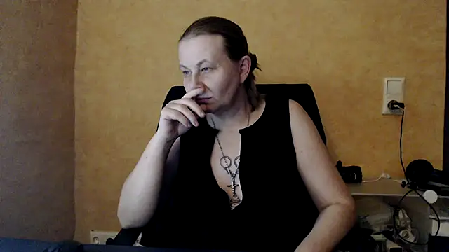 Snapshot of Sweet_Phoenix chatting on January 2025 03:57:02 PM Sweet Phoenix online show from January 2025 03:57:02 PM