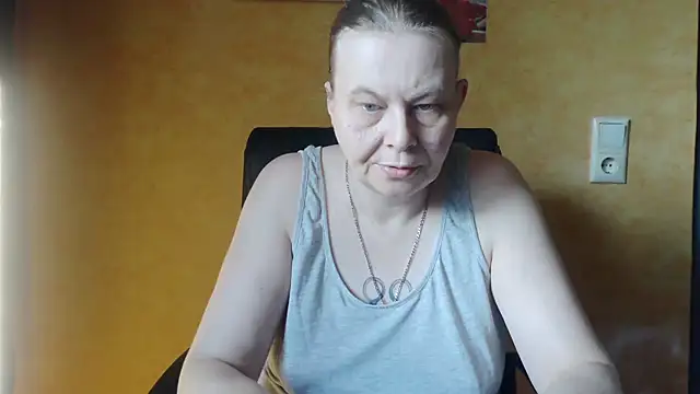 Snapshot of Sweet_Phoenix chatting on September 2025 05:29:01 AM Sweet Phoenix online show from September 2025 05:29:01 AM
