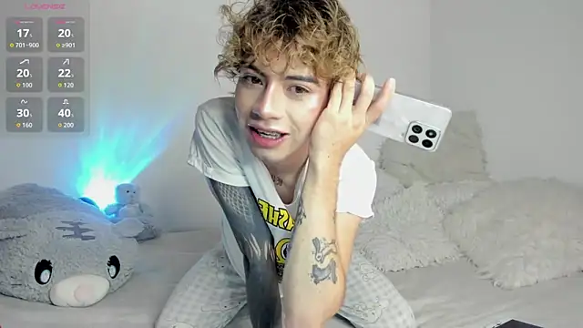 Snapshot of Henophiid chatting on November 2025 02:57:01 AM Henophiid online show from November 2025 02:57:01 AM