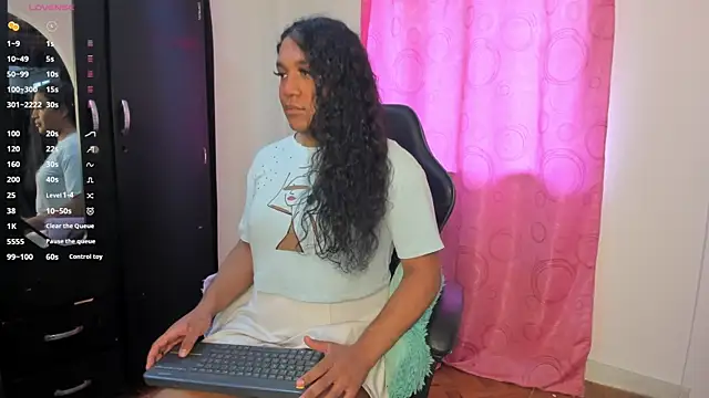 Snapshot of madisonbrunette chatting on October 2025 05:00:01 PM madisonbrunette online show from October 2025 05:00:01 PM