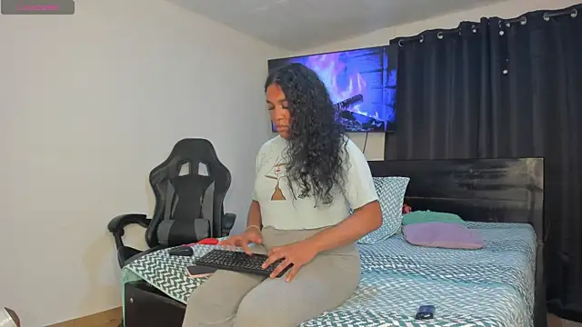 Snapshot of madisonbrunette chatting on October 2025 03:51:02 AM madisonbrunette online show from October 2025 03:51:02 AM