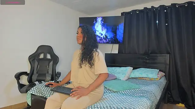 Snapshot of madisonbrunette chatting on October 2025 10:54:02 PM madisonbrunette online show from October 2025 10:54:02 PM