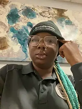 Snapshot of DamnBubbles chatting on January 2025 03:08:01 AM DamnBubbles online show from January 2025 03:08:01 AM