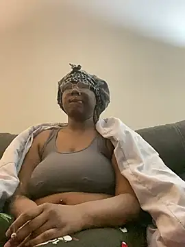 Snapshot of DamnBubbles chatting on January 2025 02:04:01 AM DamnBubbles online show from January 2025 02:04:01 AM