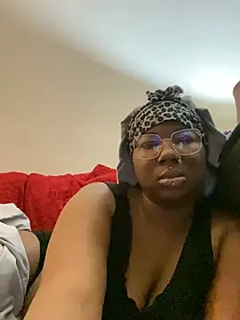 Snapshot of DamnBubbles chatting on January 2025 08:10:02 AM DamnBubbles online show from January 2025 08:10:02 AM