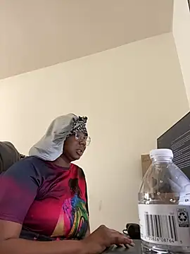 Snapshot of DamnBubbles chatting on February 2025 06:13:02 PM DamnBubbles online show from February 2025 06:13:02 PM