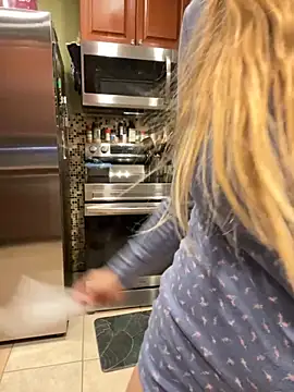 thigh hi online show from November 2025 04:23:01 AM