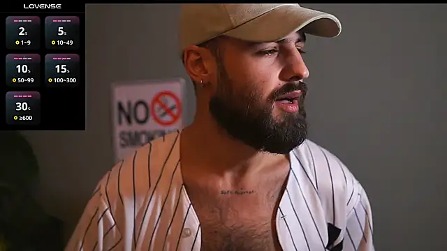 Snapshot of HairyRobxxx chatting on October 2025 07:34:01 PM HairyRobxxx online show from October 2025 07:34:01 PM