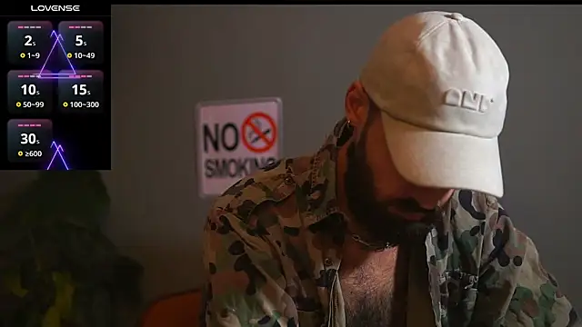 Snapshot of HairyRobxxx chatting on October 2025 06:40:01 PM HairyRobxxx online show from October 2025 06:40:01 PM