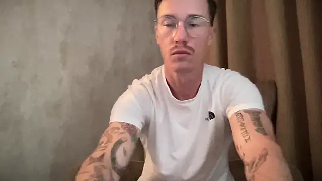 Snapshot of long_1313 chatting on October 2025 11:11:01 AM long 1313 online show from October 2025 11:11:01 AM