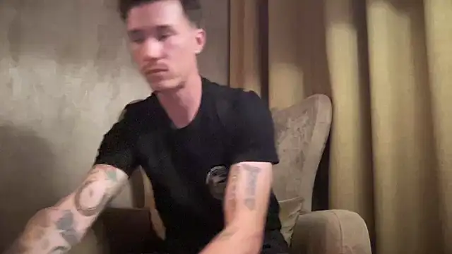 Snapshot of long_1313 chatting on October 2025 04:51:02 PM long 1313 online show from October 2025 04:51:02 PM