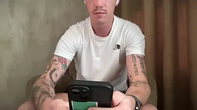 Snapshot of long_1313 chatting on October 2025 12:11:01 PM long 1313 online show from October 2025 12:11:01 PM