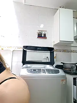 karina warthon online show from October 2025 05:44:02 PM