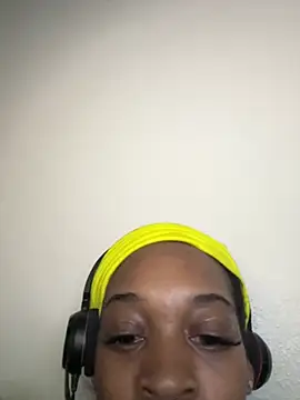 Snapshot of PrettypetitePrincess chatting on January 2025 09:32:02 PM PrettypetitePrincess online show from January 2025 09:32:02 PM