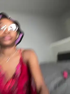 Snapshot of PrettypetitePrincess chatting on February 2025 06:43:01 AM PrettypetitePrincess online show from February 2025 06:43:01 AM