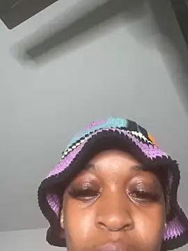 Snapshot of PrettypetitePrincess chatting on February 2025 03:23:01 AM PrettypetitePrincess online show from February 2025 03:23:01 AM