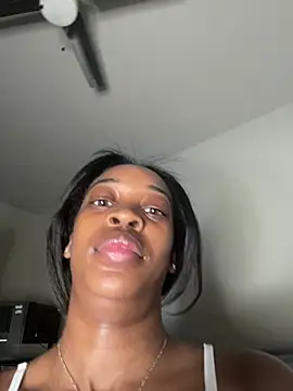 Snapshot of PrettypetitePrincess chatting on March 2025 04:24:02 AM PrettypetitePrincess online show from March 2025 04:24:02 AM