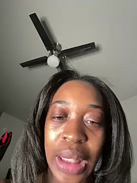 Snapshot of PrettypetitePrincess chatting on March 2025 03:39:01 AM PrettypetitePrincess online show from March 2025 03:39:01 AM