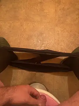 Snapshot of balint35 chatting on October 2025 02:33:01 AM balint35 online show from October 2025 02:33:01 AM