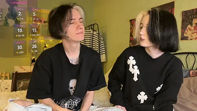 Snapshot of VeryRare_TwinS chatting on October 2025 10:08:01 PM VeryRare TwinS online show from October 2025 10:08:01 PM