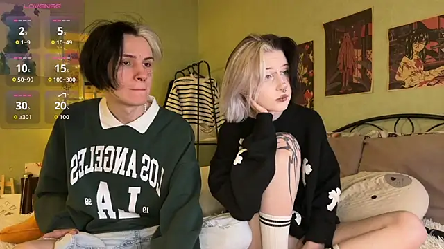 Snapshot of VeryRare_TwinS chatting on October 2025 11:15:01 PM VeryRare TwinS online show from October 2025 11:15:01 PM