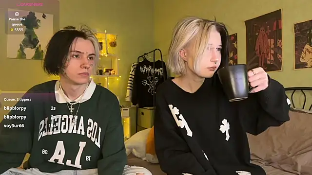 Snapshot of VeryRare_TwinS chatting on November 2025 10:26:01 PM VeryRare TwinS online show from November 2025 10:26:01 PM