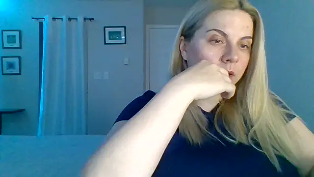 HappyIva online show from November 2025 05:12:01 PM