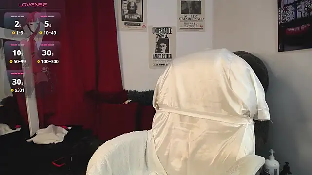 Snapshot of downsonMia chatting on November 2025 10:27:01 AM downsonMia online show from November 2025 10:27:01 AM