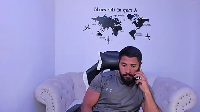 Snapshot of Santiago_huntt chatting on October 2025 10:28:02 PM Santiago huntt online show from October 2025 10:28:02 PM