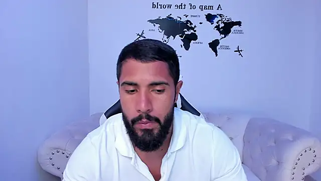 Snapshot of Santiago_huntt chatting on October 2025 02:09:02 AM Santiago huntt online show from October 2025 02:09:02 AM