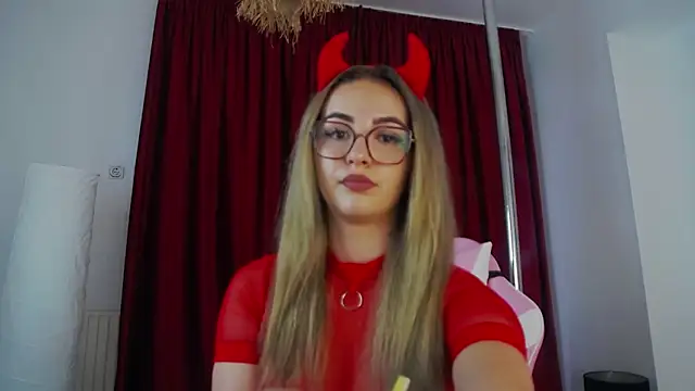 Ariel Quinn online show from September 2025 04:00:01 AM