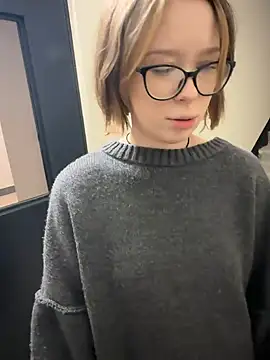 Alexandria Balenciaga online show from February 2025 10:14:01 PM