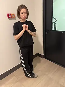 Alexandria Balenciaga online show from February 2025 09:16:01 PM