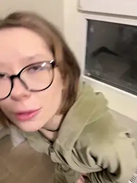 Alexandria Balenciaga online show from March 2025 10:44:01 PM