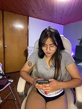 Snapshot of Camila_pinkk chatting on January 2025 01:27:01 PM Camila pinkk online show from January 2025 01:27:01 PM