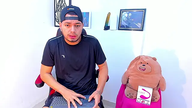 EnriquevillaF online show from January 2025 03:23:01 PM