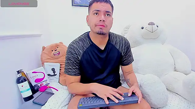 EnriquevillaF online show from February 2025 01:35:02 PM